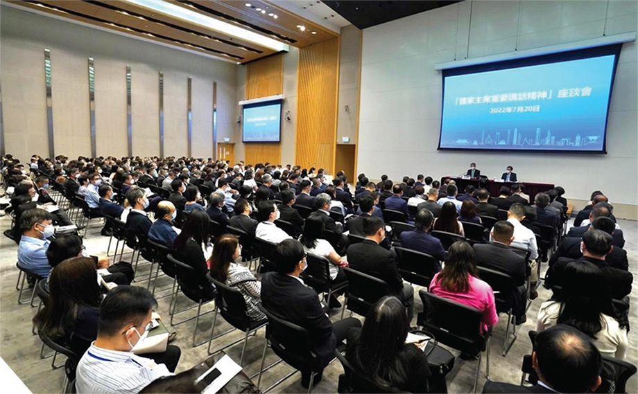 Over 1,200 participants took part in the four sessions on “Spirit of the President’s Important Speech”, including Secretaries of Departments, Deputy Secretaries of Departments, Directors of Bureaux and other Principal Officials, Executive Council members, Permanent Secretaries, Heads of Departments and directorate officers at various ranks.