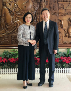 Professor Chan (left) met with the Vice Commissioner of the State Administration of Traditional Chinese Medicine, Mr Wang Zhiyong (right) during her visit to Beijing.