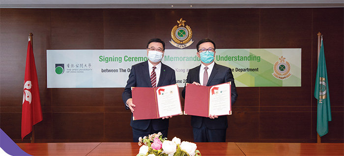 海關關長鄧以海先生(右)於六月十一日與香港公開大學校長黃玉山教授(左)簽訂合作備忘錄。