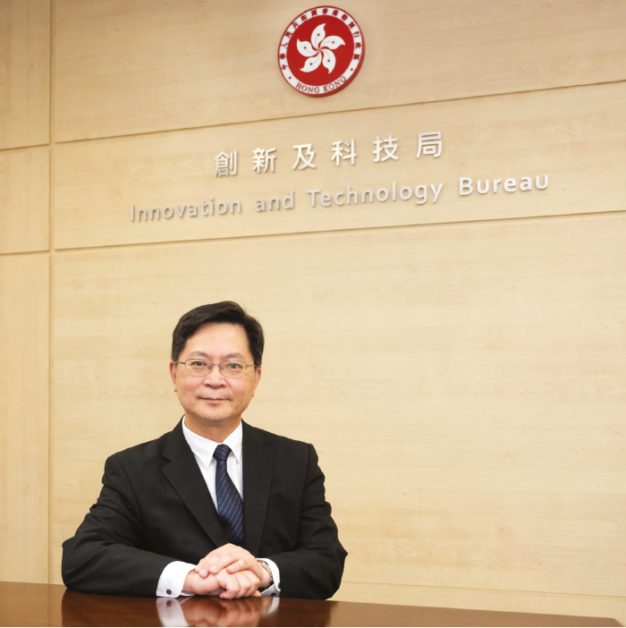 薛局長分享自己對香港的創新及科技發展的見解。