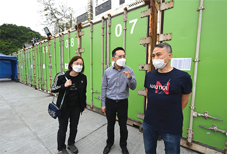 在第五波疫情期間，衞生署與多個部門同心協力，在沙田富山公眾殮房附近的政府用地迅速設置臨時遺體貯存設施，增加遺體貯存量，以應付緊急需要。