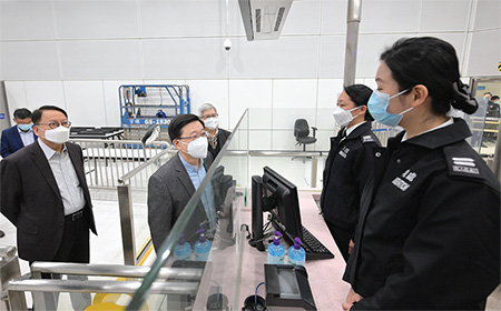 The Chief Executive, Mr John Lee (second left), and the Chief Secretary for Administration, Mr Chan Kwok-ki (first left), inspected the operation of the Lok Ma Chau Spur Line/Futian Control Point on the first day of the first-phase resumption of normal travel between Hong Kong and the Mainland on 8 January 2023.