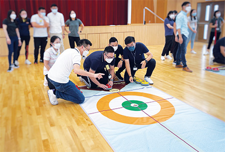 「團隊協作課程」的學員透過參與地壺運動，建立團隊精神和 「以結果為目標」的團隊文化。