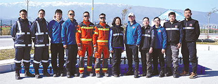 Officers in different roles and positions joined hands to support the search and rescue team. To make all the necessary arrangements for the rescue team, SB maintained  close communication during the rescue operation with the Chinese Embassy in Türkiye which had effectively offered support in areas like supplies and translation services. Officers from ImmD swiftly arranged clearance for the team while medical staff from DH watched over their health. (Photo provided by FSD)