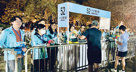 The Civil Service Volunteer Teams were responsible for safe-custody of the personal belongings of the runners of the "Standard Chartered Hong Kong Marathon 2024".