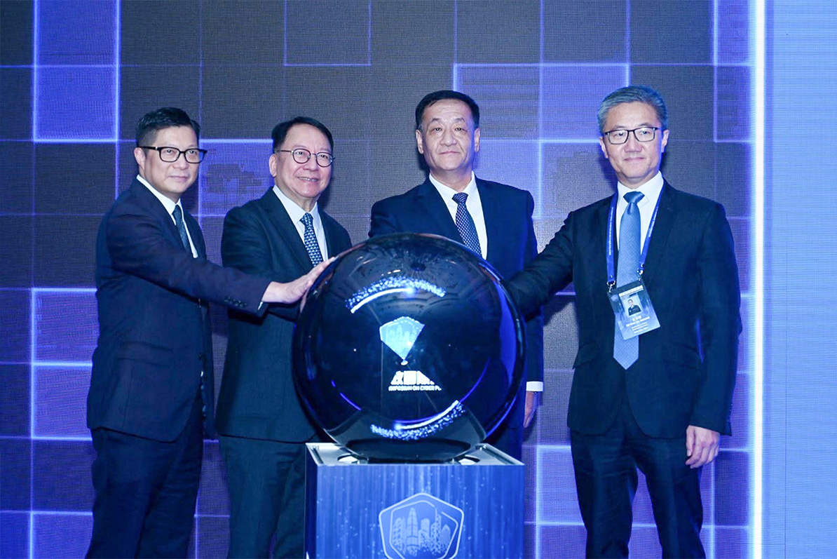 Mr Tang attended the International Symposium on Cyber Policing organised by the Hong Kong Police Force on 13 September 2023.  Vice Minister of Public Security Mr Chen Siyuan (second right); the Chief Secretary for Administration Mr Eric Chan Kwok-ki (second left); Mr Tang (first left); and the former Commissioner of Police, Mr Raymond Siu Chak-yee (first right), officiated at the opening ceremony of the event.