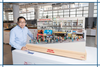 Mr Ho participated in the miniature exhibition on “An Art Journey into the Past and Present Urban Reinvention · Advance Beyond 25” at the Central Market, aiming to tell good stories of Hong Kong to the public and visitors through his miniature work.