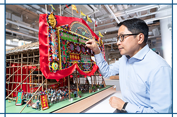 何先生參加於中環街市舉辦的《細塑今昔•智建未來》微型藝術展，希望透過微縮作品，向市民和遊客說好香港故事。