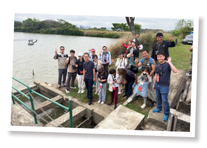 PlanD Volunteer Team led the ethnic minority families to learn more about the ecological environment.