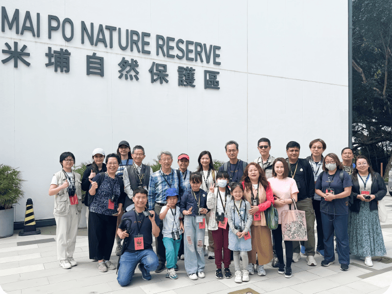 規劃署義工隊和參與活動的少數族裔家庭合照。