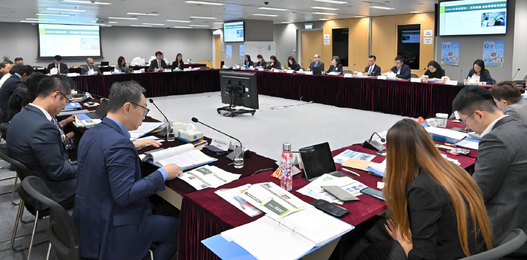 蔡局长主持留学香港专班首次会议，介绍「留学香港」和「游学香港」品牌、培育吸引创科人才，以及为人才提供的全方位支援等施政重点及工作计划。