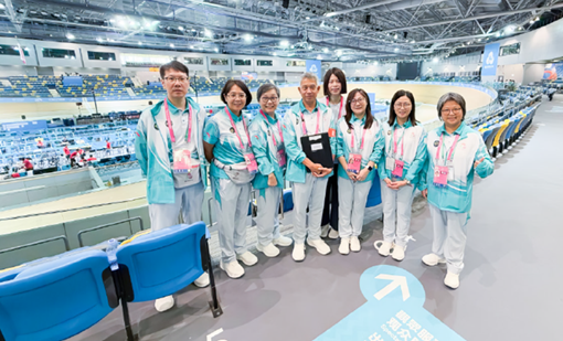 The CSB Volunteer Team provided support for the competitions in the venue, including assisting in guiding medal-winning athletes to the podium for receiving awards, and manning spectator stands and various entrances and exits. 