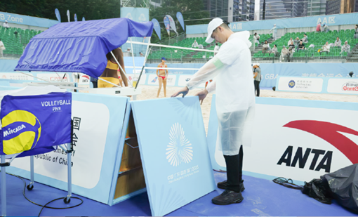 The CSB Volunteer Team provided support for the competitions in the venue, including assisting in guiding medal-winning athletes to the podium for receiving awards, and manning spectator stands and various entrances and exits. 