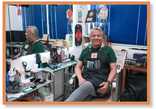 Mr Yu enjoyed providing hairdressing services for police officers while sharing law enforcement experience with them. 