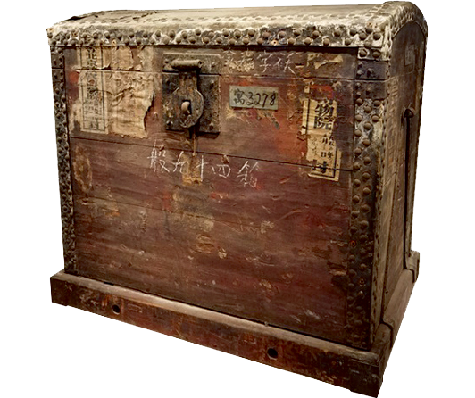 木箱本身藏有大量信息，例如圖中“寓3278”代表此為故宮文獻館第三千二百七十八箱文物。
