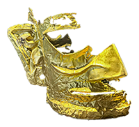 五號祭祀坑出土的黃金面具僅餘半邊，高約28厘米，與人臉大小不符，用途成謎。